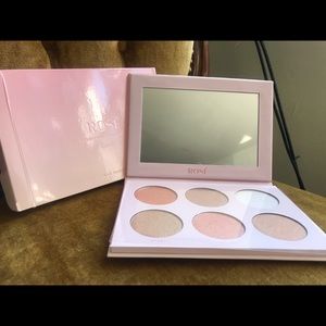 Brand new, Rosé highlighter pallet in Bad Habit